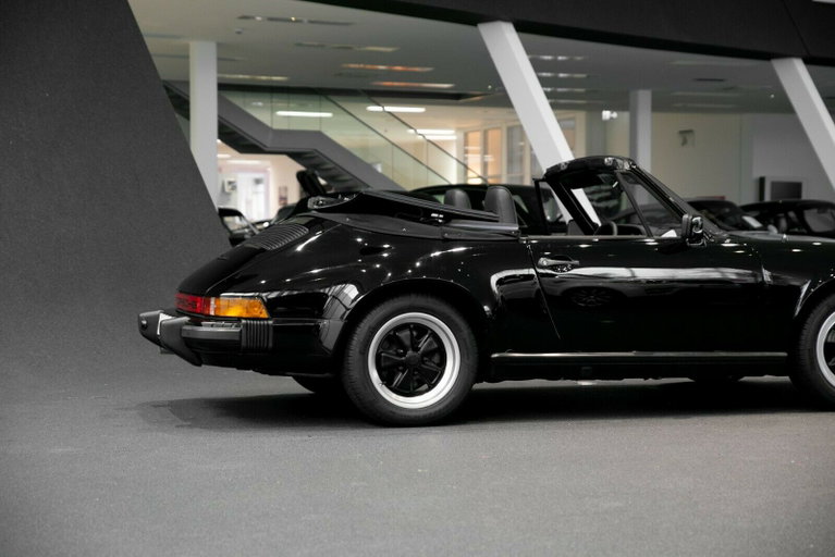 Porsche 911 Carrera 3.2 (US)