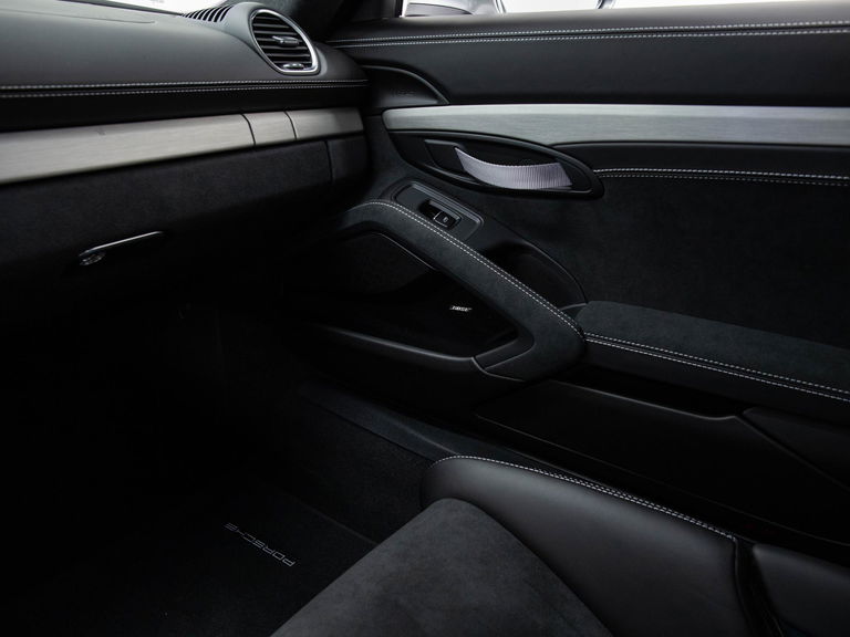 Porsche 718 Cayman GT4