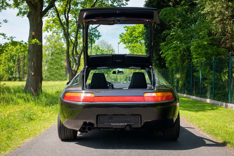 Porsche 928 GTS