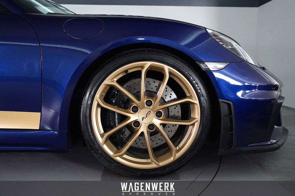 Porsche 718 Cayman GT4