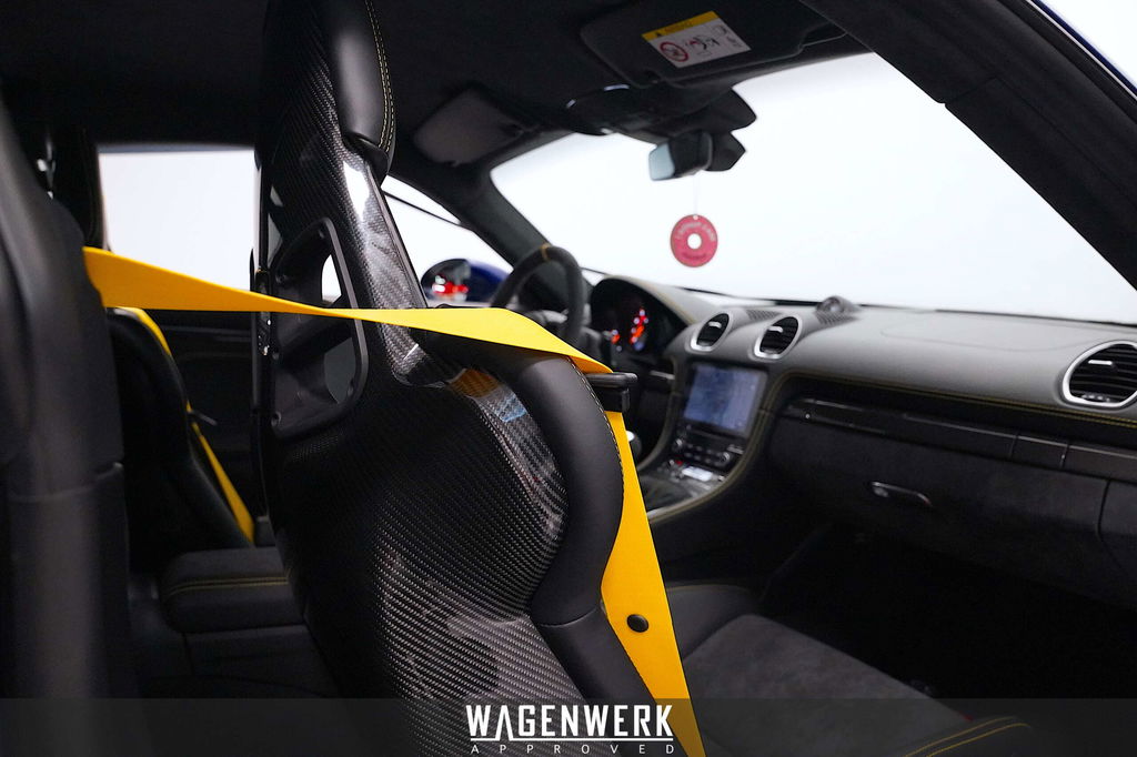 Porsche 718 Cayman GT4