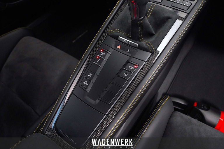 Porsche 718 Cayman GT4