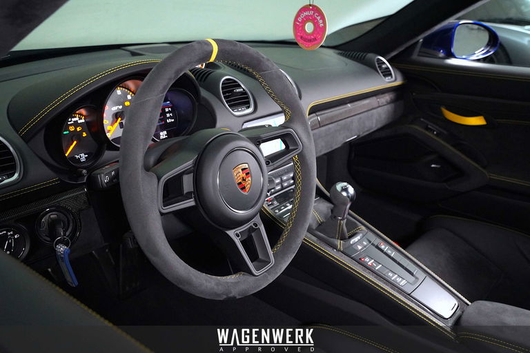 Porsche 718 Cayman GT4