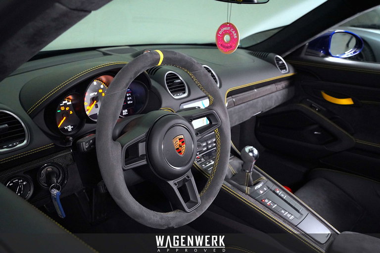 Porsche 718 Cayman GT4