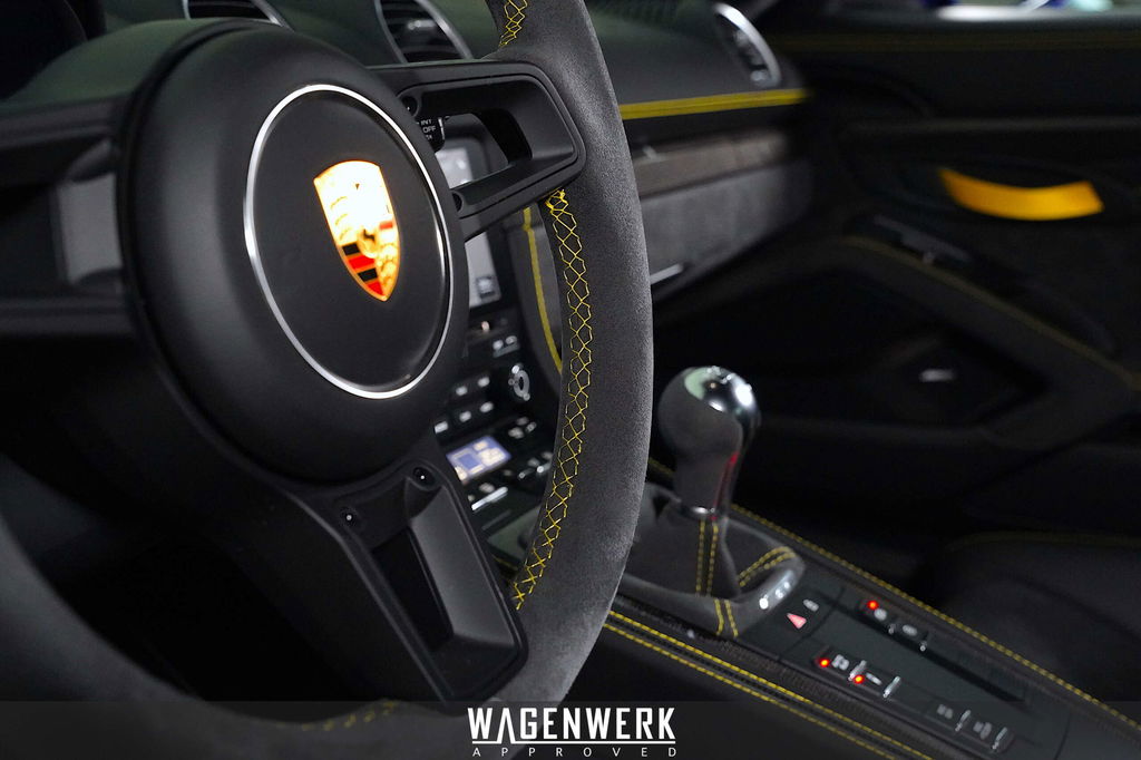 Porsche 718 Cayman GT4