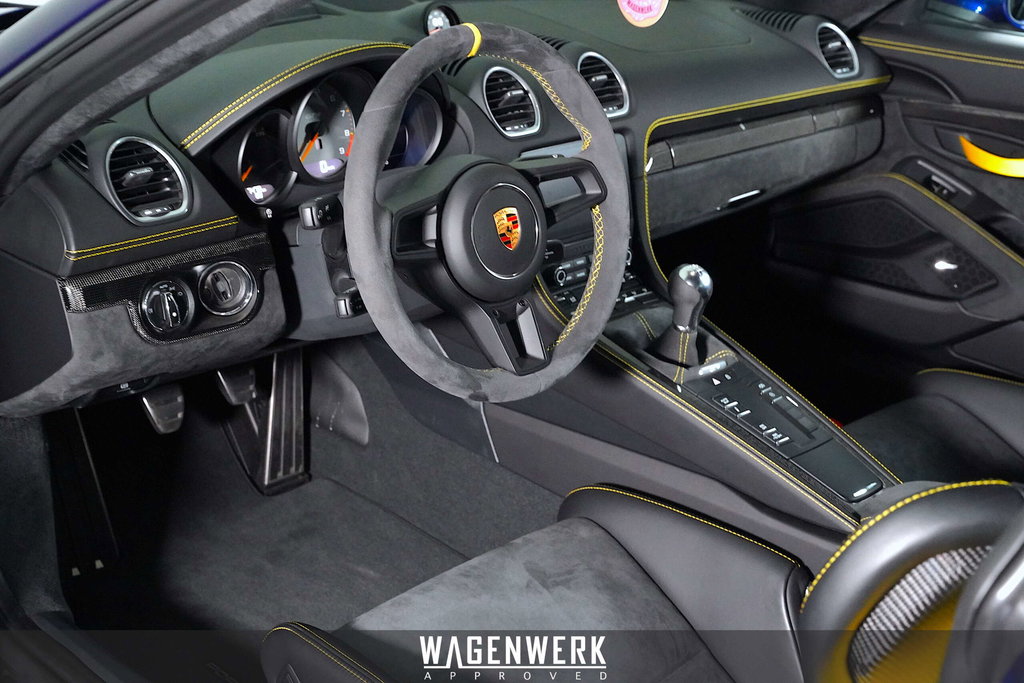 Porsche 718 Cayman GT4