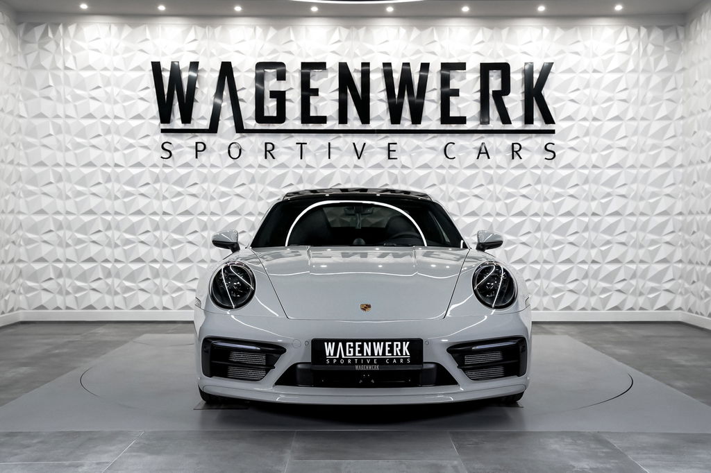 Porsche 992 Carrera 4