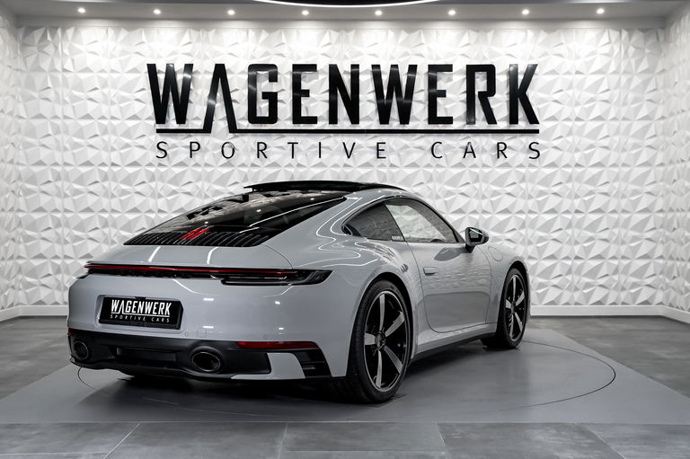 Porsche 992 Carrera 4