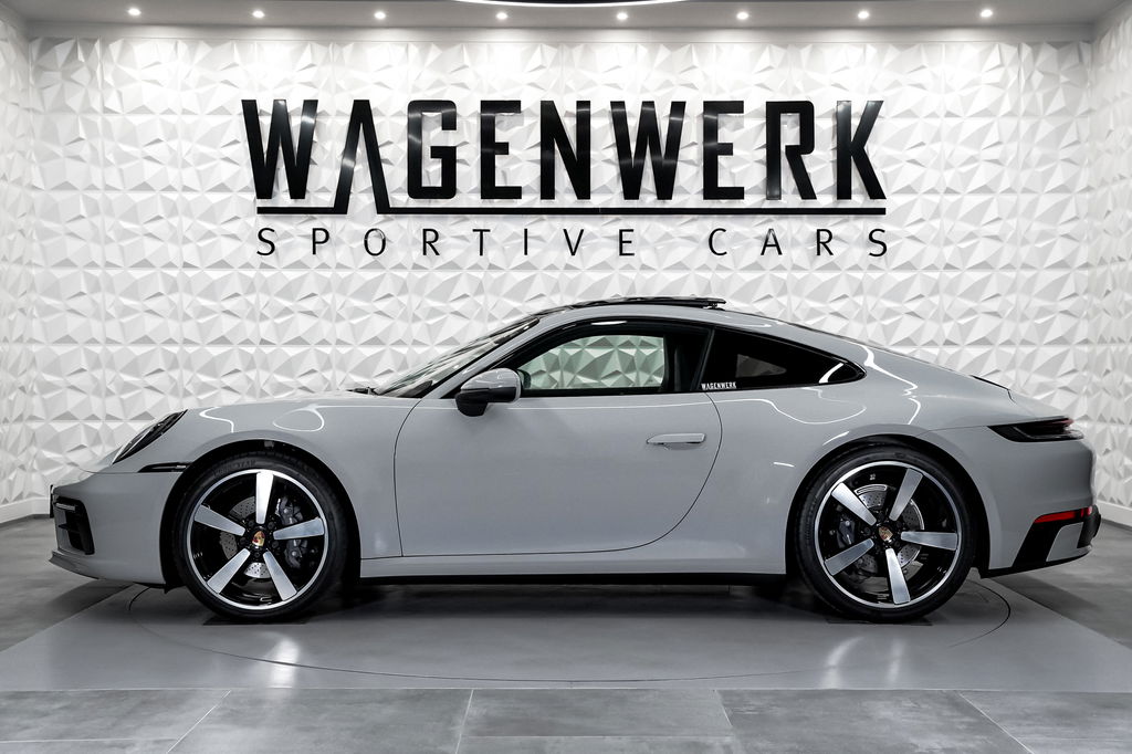 Porsche 992 Carrera 4