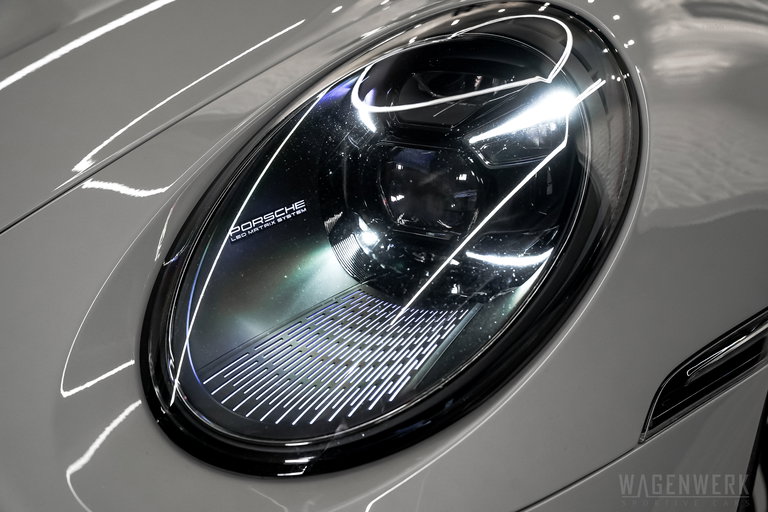 Porsche 992 Carrera 4