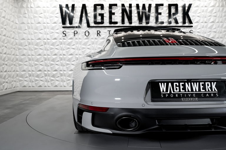 Porsche 992 Carrera 4