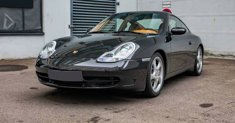 Porsche 996 Carrera 4 Millennium Edition 2000 - elferspot.com