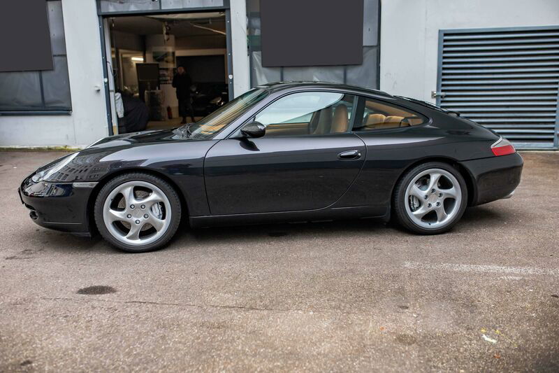 Porsche 996 Carrera 4 Millennium Edition