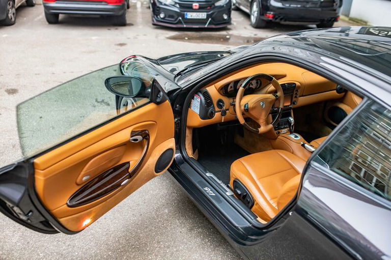 Porsche 996 Carrera 4 Millennium Edition