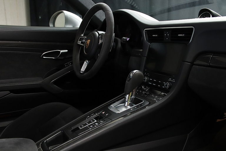 Porsche 991.2 Carrera GTS