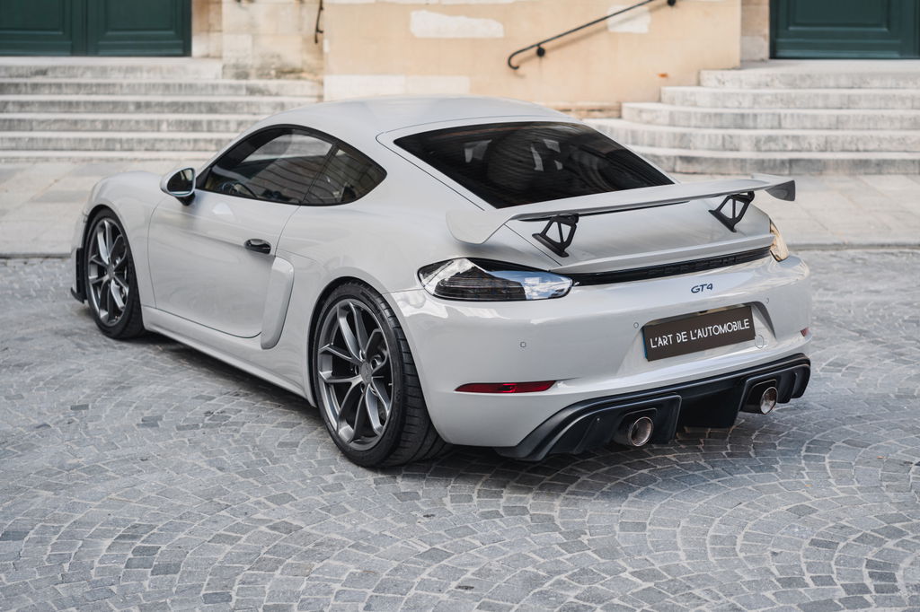 Porsche 718 Cayman GT4