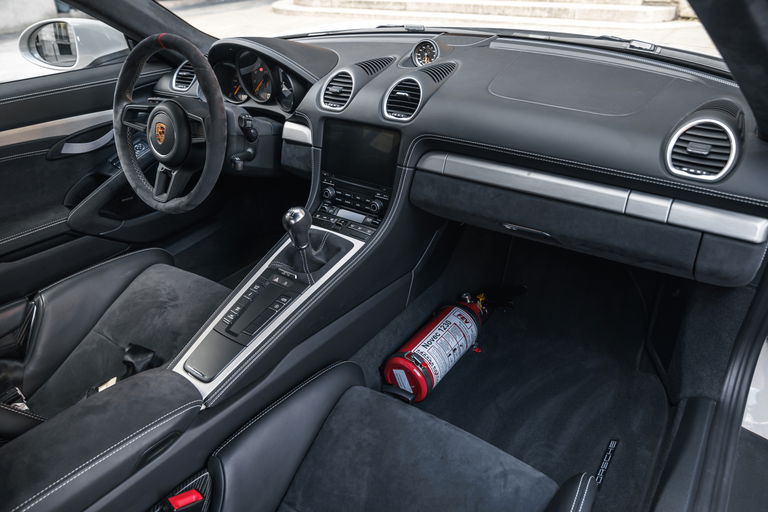 Porsche 718 Cayman GT4