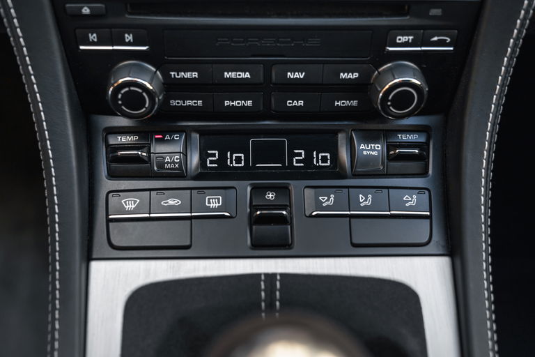 Porsche 718 Cayman GT4