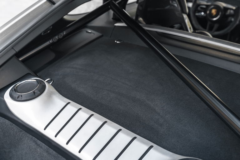 Porsche 718 Cayman GT4