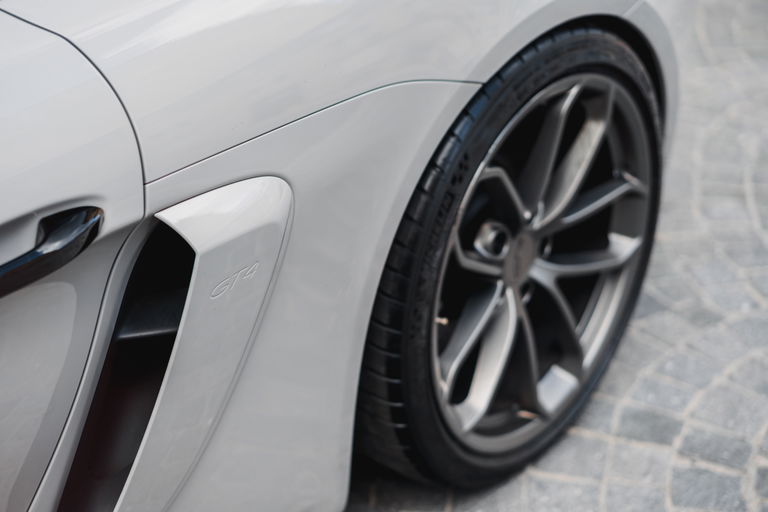 Porsche 718 Cayman GT4