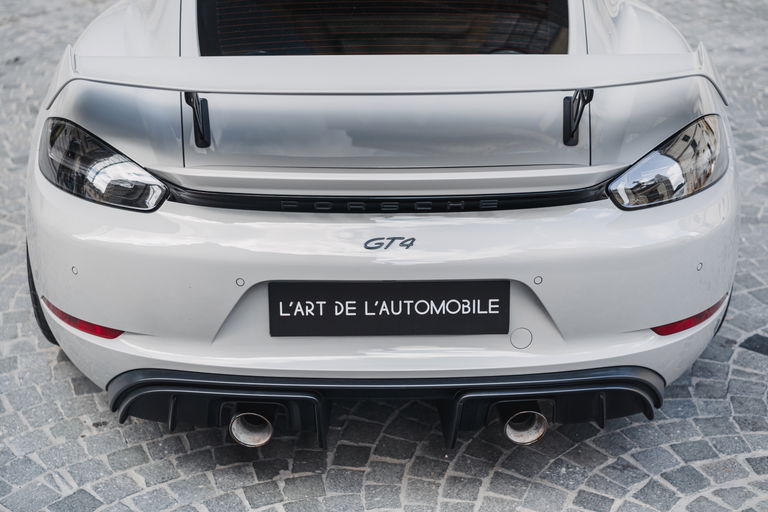 Porsche 718 Cayman GT4