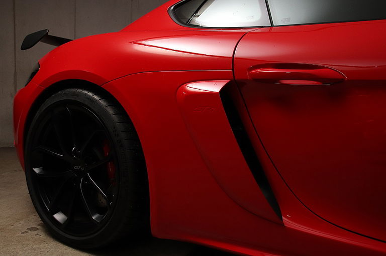 Porsche 718 Cayman GT4