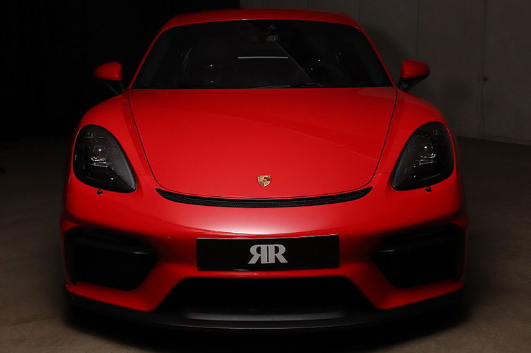 Porsche 718 Cayman GT4