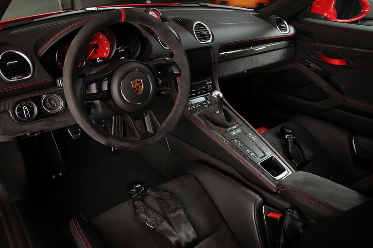 Porsche 718 Cayman GT4