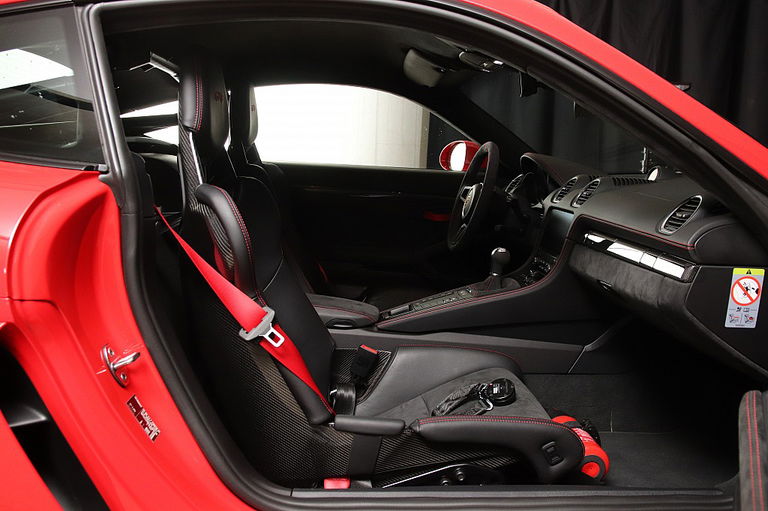 Porsche 718 Cayman GT4