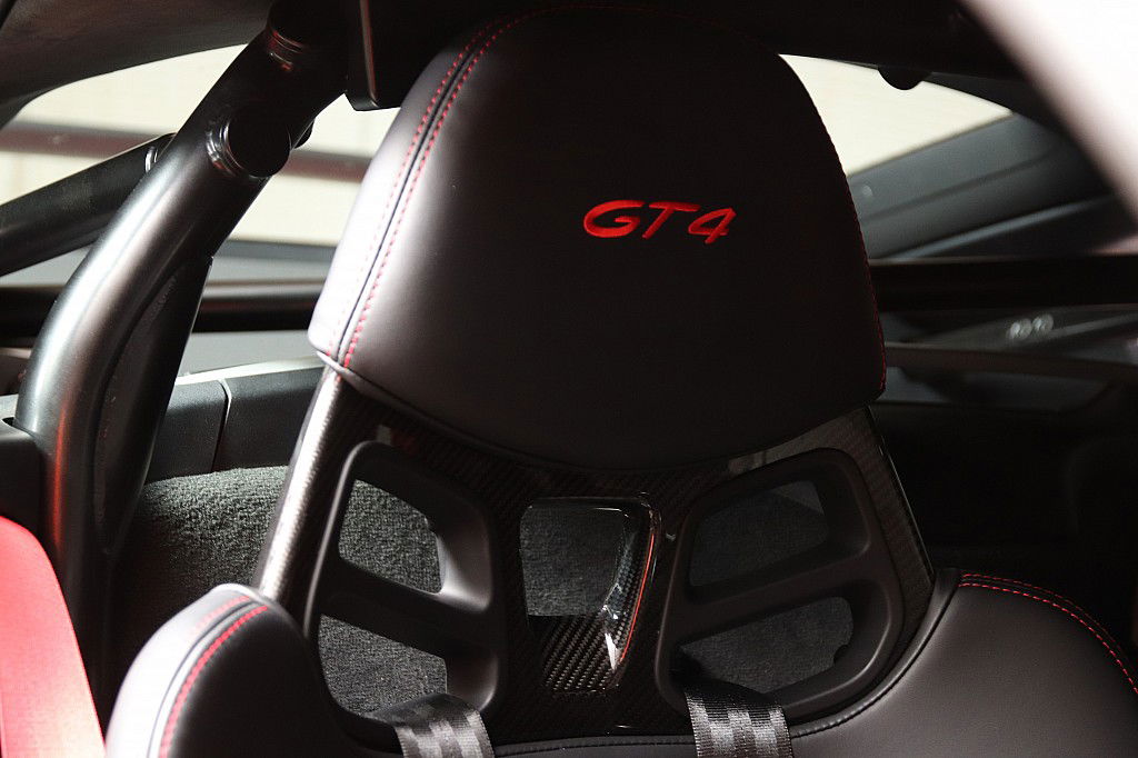 Porsche 718 Cayman GT4