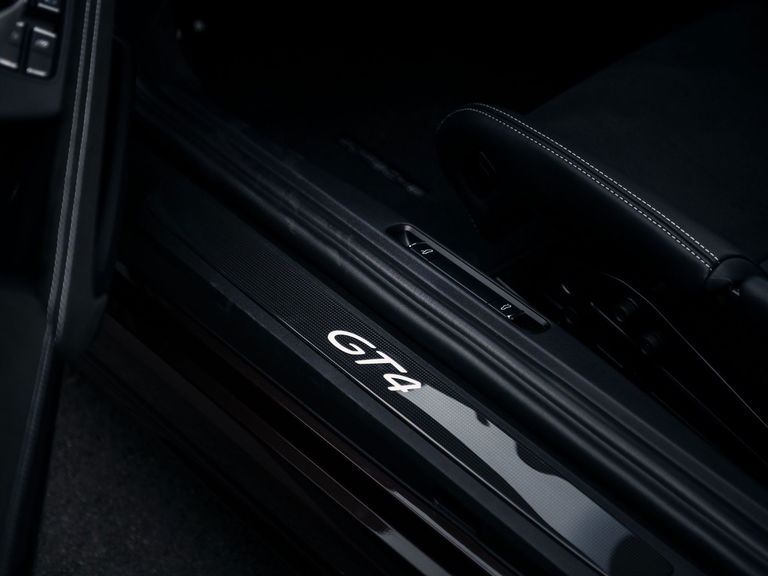 Porsche 718 Cayman GT4