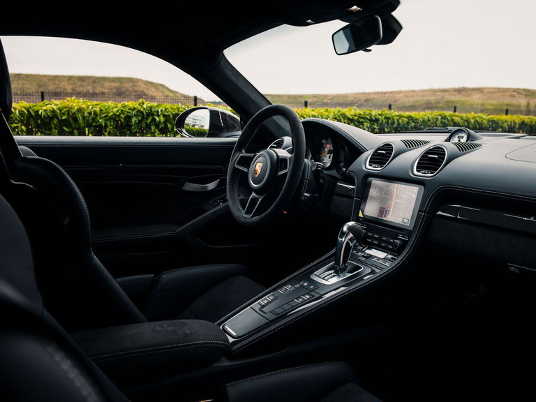 Porsche 718 Cayman GT4