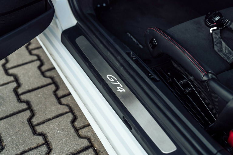 Porsche 718 Cayman GT4