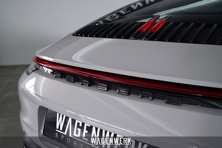 Porsche 992 Carrera 4