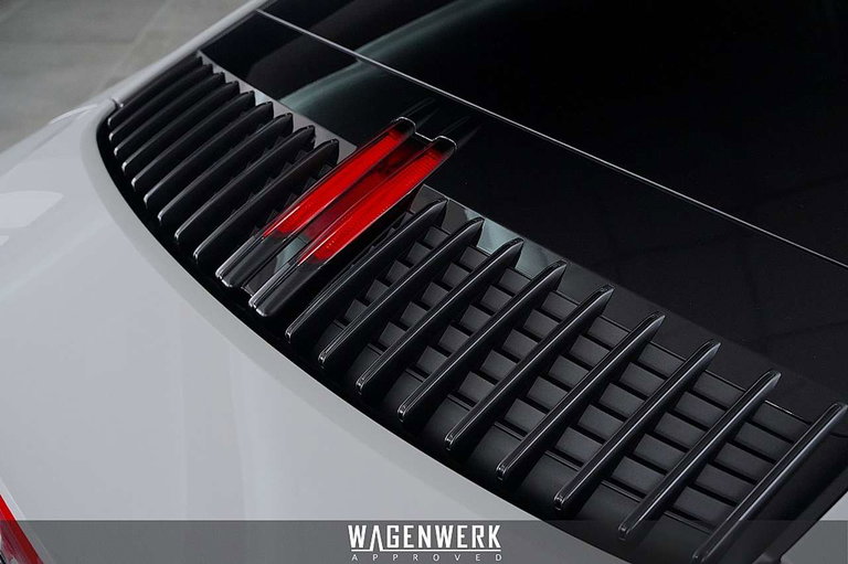 Porsche 992 Carrera 4