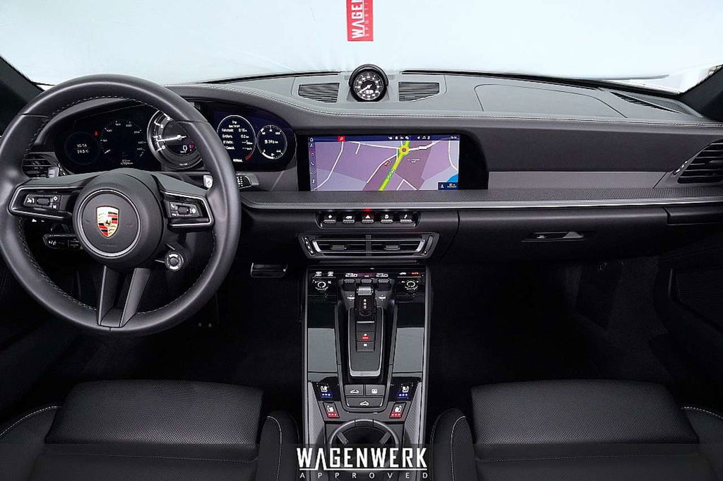 Porsche 992 Carrera 4