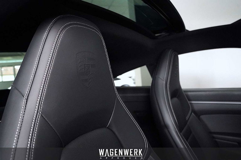 Porsche 992 Carrera 4