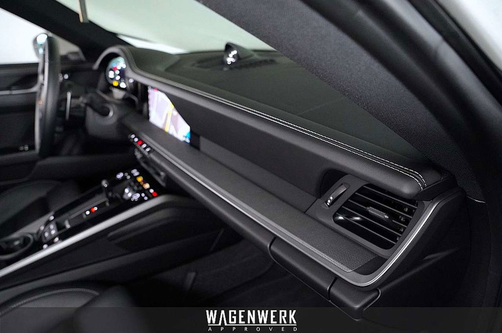 Porsche 992 Carrera 4