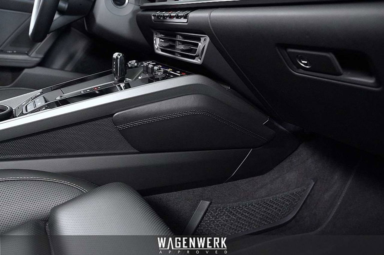 Porsche 992 Carrera 4