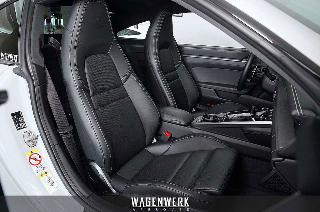 Porsche 992 Carrera 4