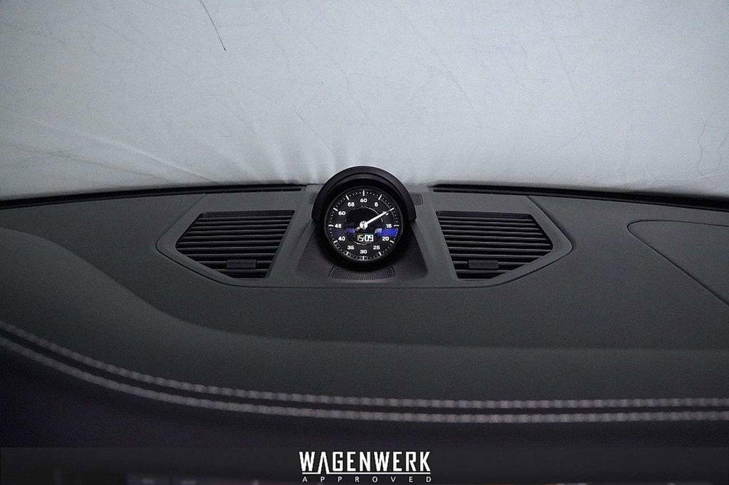 Porsche 992 Carrera 4
