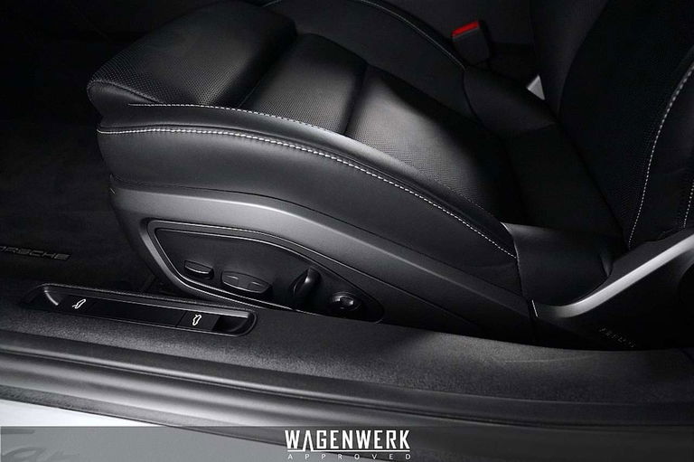 Porsche 992 Carrera 4