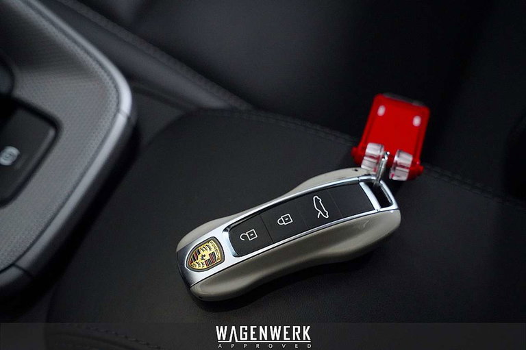 Porsche 992 Carrera 4