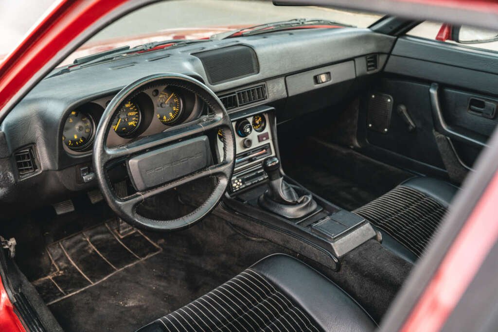 Porsche 944 Mk i interior