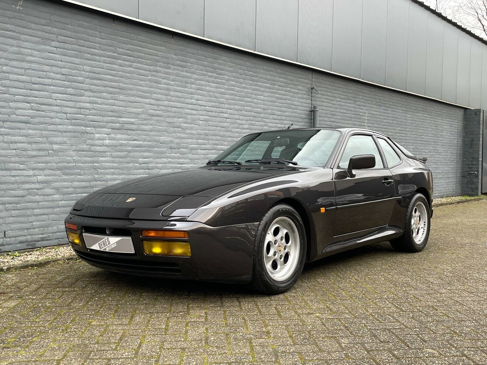 Porsche 944 Turbo Coupé 1986 - elferspot.com - Marketplace for