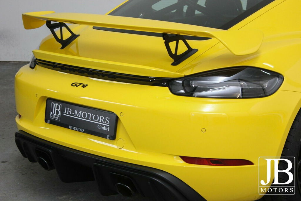 Porsche 718 Cayman GT4