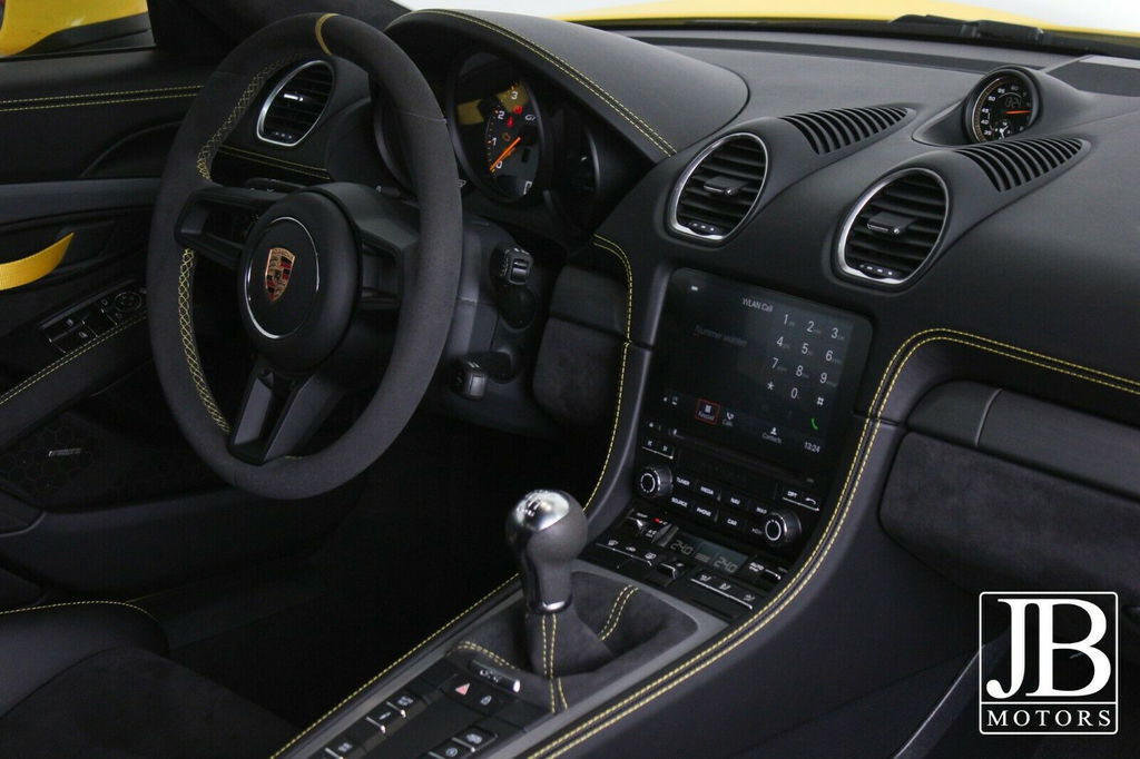 Porsche 718 Cayman GT4