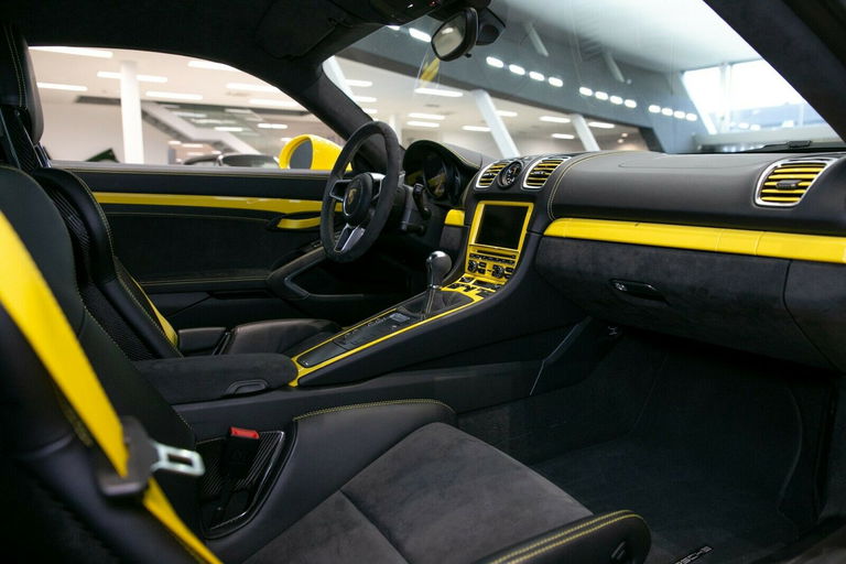 Porsche 981 Cayman GT4