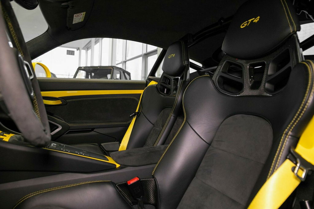 Porsche 981 Cayman GT4