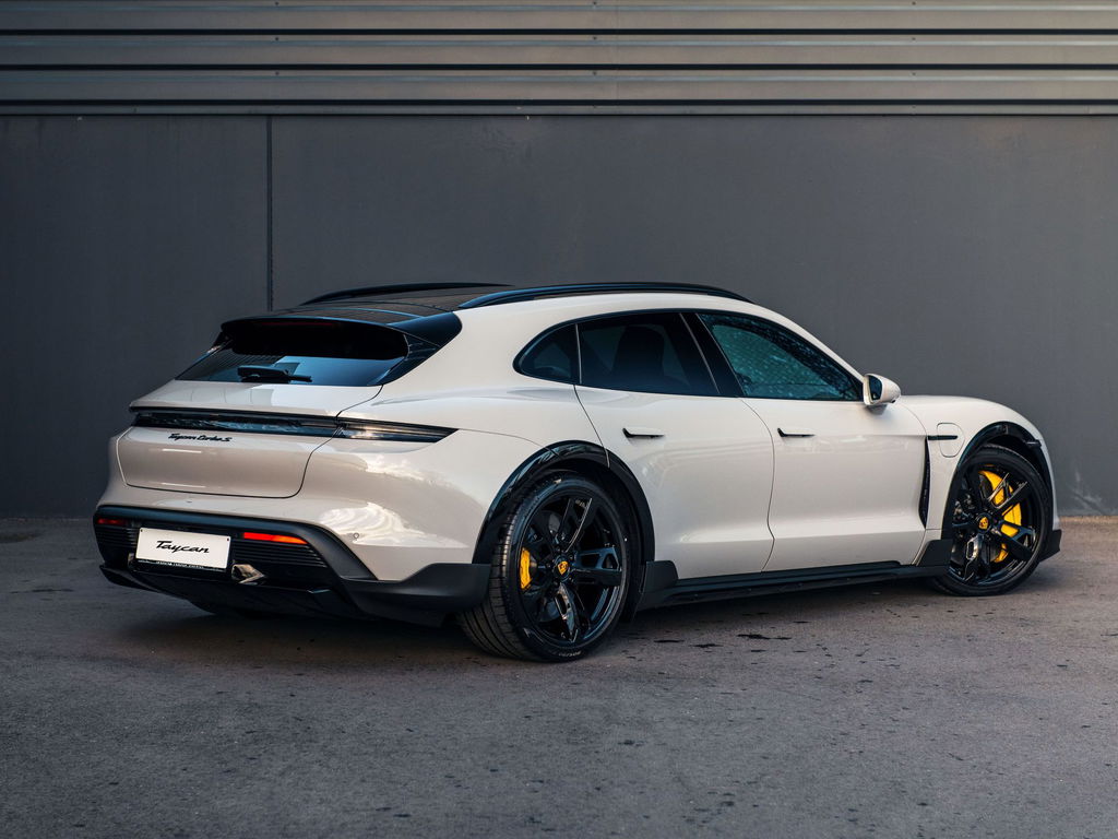 Porsche Taycan Turbo S Cross Turismo